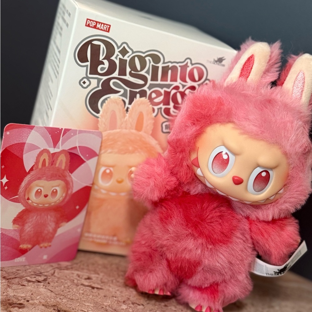 AUTHENTIC NEW Pop Mart LABUBU Big Into
Energy Vinyl Plush - Love